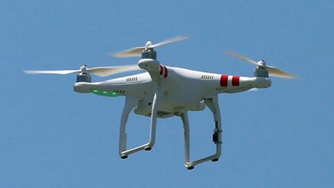 Las ventajas de capturar tus momentos de vacaciones con drones de ocio y profesionales.