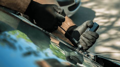 When to repair or replace the windshield?