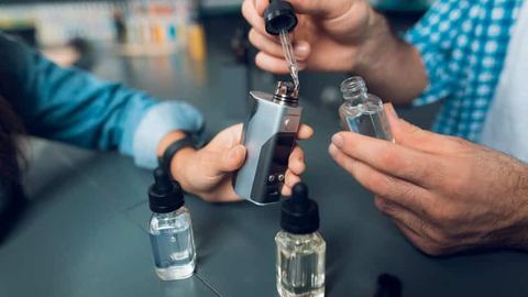 ¿Qué accesorios deberías comprar para utilizar tu cigarrillo electrónico?