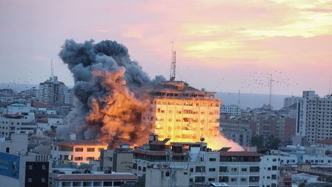 À Gaza City, les trois bâtiments de la "tour Palestine" rasés par une attaque israélienne
