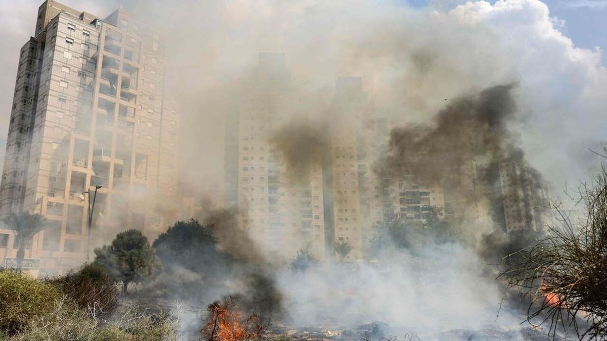 Israel agrees emergency government with opposition, airstrikes and rocket launches persist in Gaza