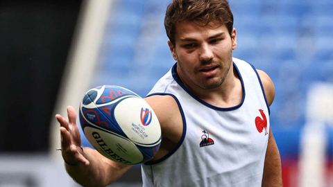 Antoine Dupont, autorizado a volver a entrenar, se prepara para el partido de cuartos de final del Mundial contra Sudáfrica.