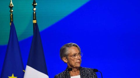 Elisabeth Borne condena las “confusiones escandalosas” de la Francia rebelde