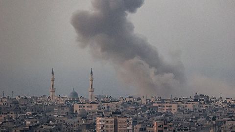 Israël poursuit son assaut aérien et terrestre contre Gaza