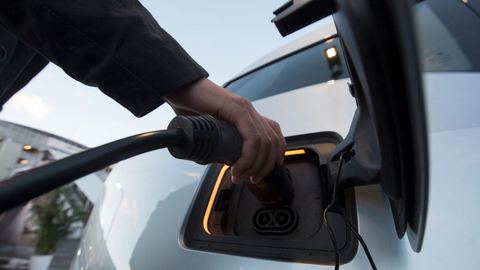 Le gouvernement intensifie son action pour la voiture électrique avec ces nouvelles annonces