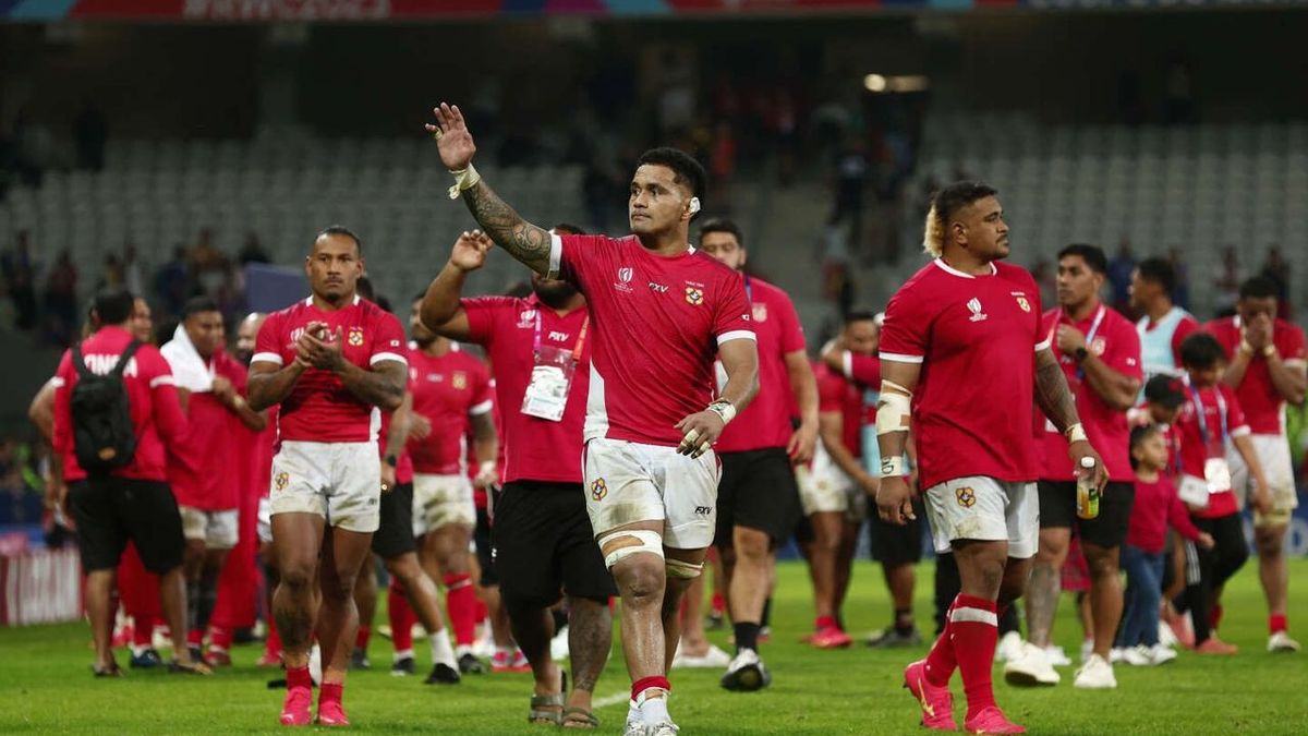 Tongans defend their dignity against Romania