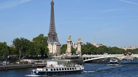 "Les autorités prévoient d'accorder un accès gratuit à environ 300 000 spectateurs".