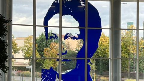 Portrait de Simone Veil vandalisé durant la nuit en Alsace, une plainte a été déposée