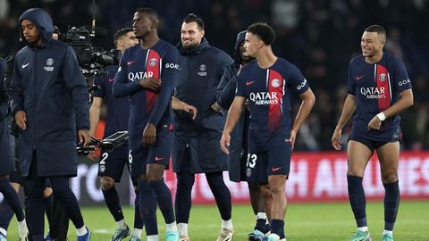 "Pourquoi t'as fêté si tôt ?" : Mbappé taquine Dembélé après son but annulé lors du match PSG-AC Milan.