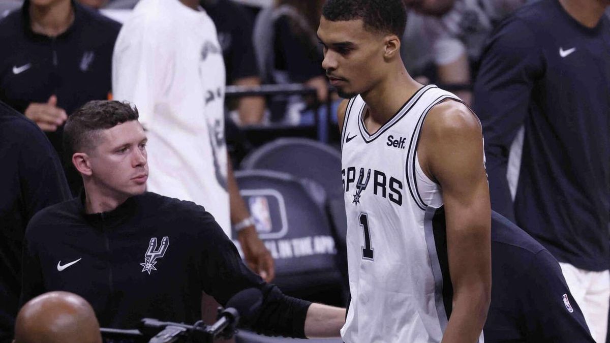 Victor Wembanyama subit une défaite avec les Spurs face à Dallas lors de son premier match du championnat nord-américain
