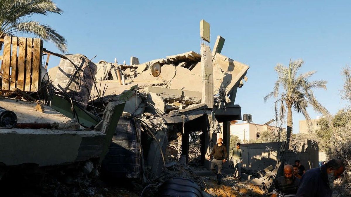 26 people killed in aerial bombardment in Khan Younes, central Gaza, hospital director confirms