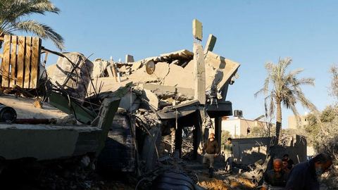 26 personas muertas en bombardeo aéreo en Khan Younes, en el centro de Gaza, confirma el director del hospital
