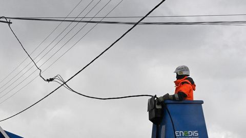 Ciaran la tempête : 73 000 maisons toujours sans électricité en Bretagne et en Normandie ce lundi soir