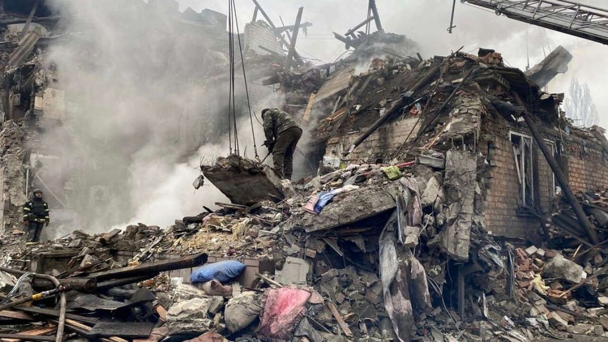 Muertos y heridos múltiples tras ataques con misiles rusos en Donetsk