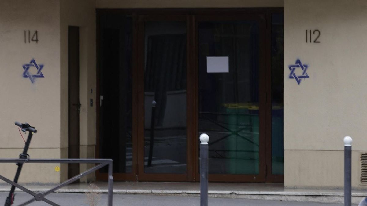 Dos moldavos detenidos por grafitis antisemitas y puestos bajo custodia policial en Francia