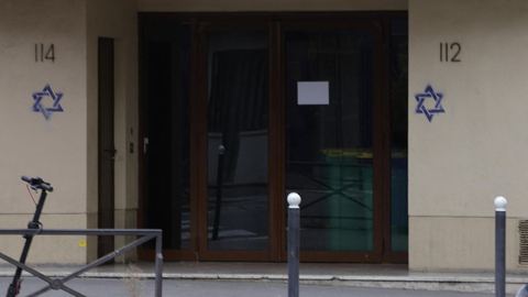 Deux Moldaves arrêtés pour graffiti antisémite et placés en garde à vue en France