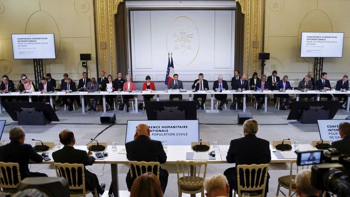 "Emmanuel Macron pide una 'pausa humanitaria inmediata' y considera 'imperativo' planificar un alto el fuego."