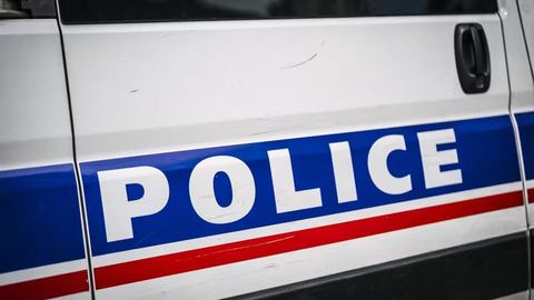 Mujer judía atacada con un cuchillo y una esvástica dibujada en su puerta