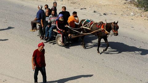 Israël a commencé à expulser des « milliers » de travailleurs palestiniens vers la bande de Gaza