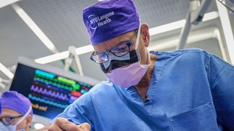 La première transplantation intégrale d'un œil réalisée en français aux États-Unis au NYU Langone Health