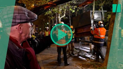 La impotencia de los libreros flotantes ante la expulsión de los muelles del Sena por los equipos de construcción