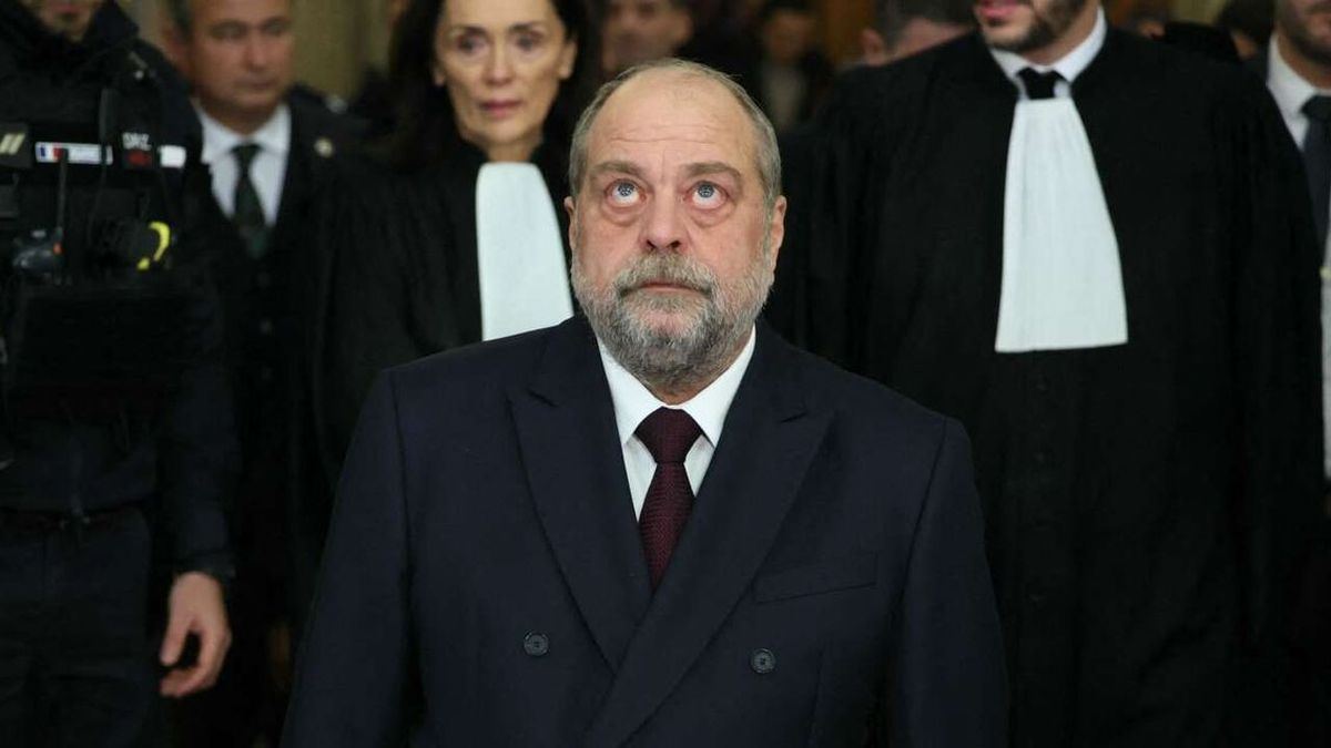 Le ministre de la justice, acquitté par la Cour de justice de la République, reste au gouvernement