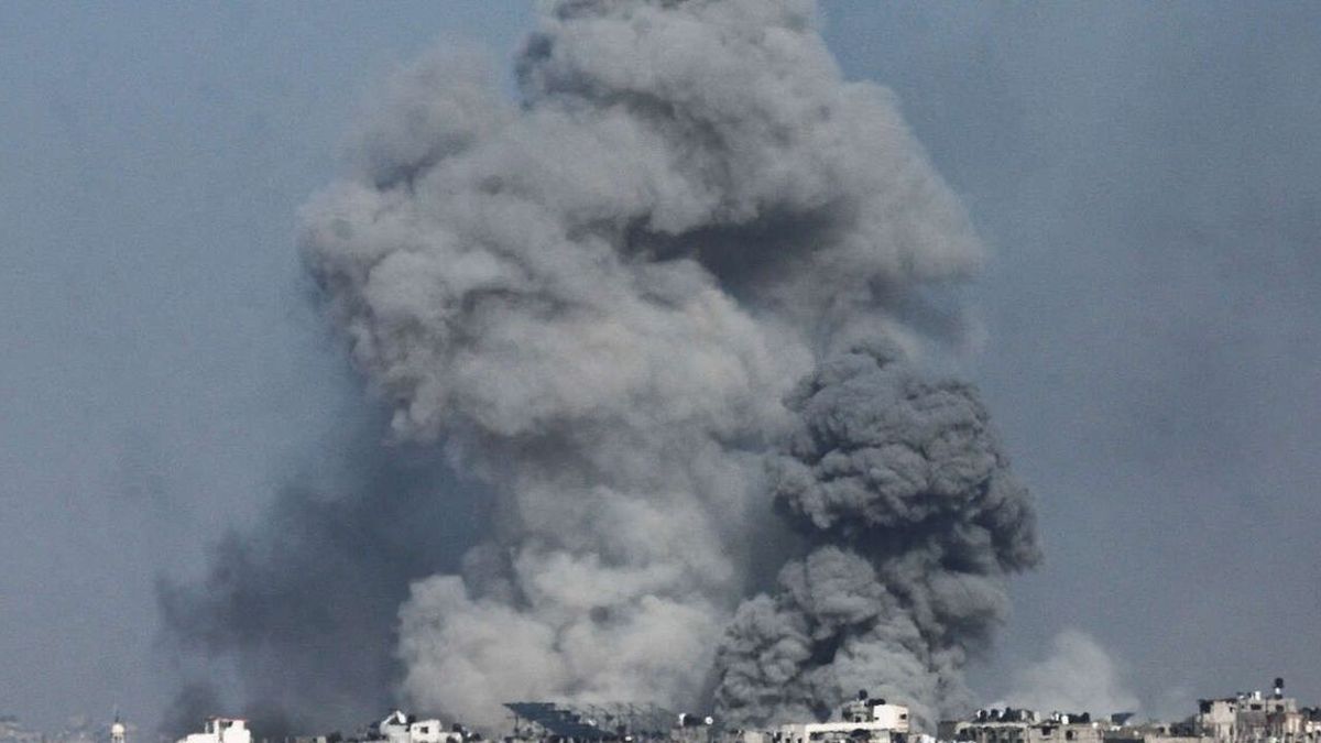 Israeli armed forces continue their military activities in Gaza; the release of the hostages will not take place until tomorrow