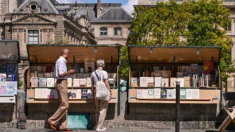 París experimenta con el desmantelamiento de los puestos de librerías de segunda mano antes de los Juegos Olímpicos de 2024