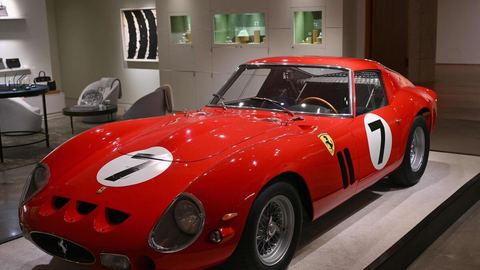 Une Ferrari adjugée 51,7 millions de dollars se classe deuxième dans le classement des voitures les plus chères vendues aux enchères.
