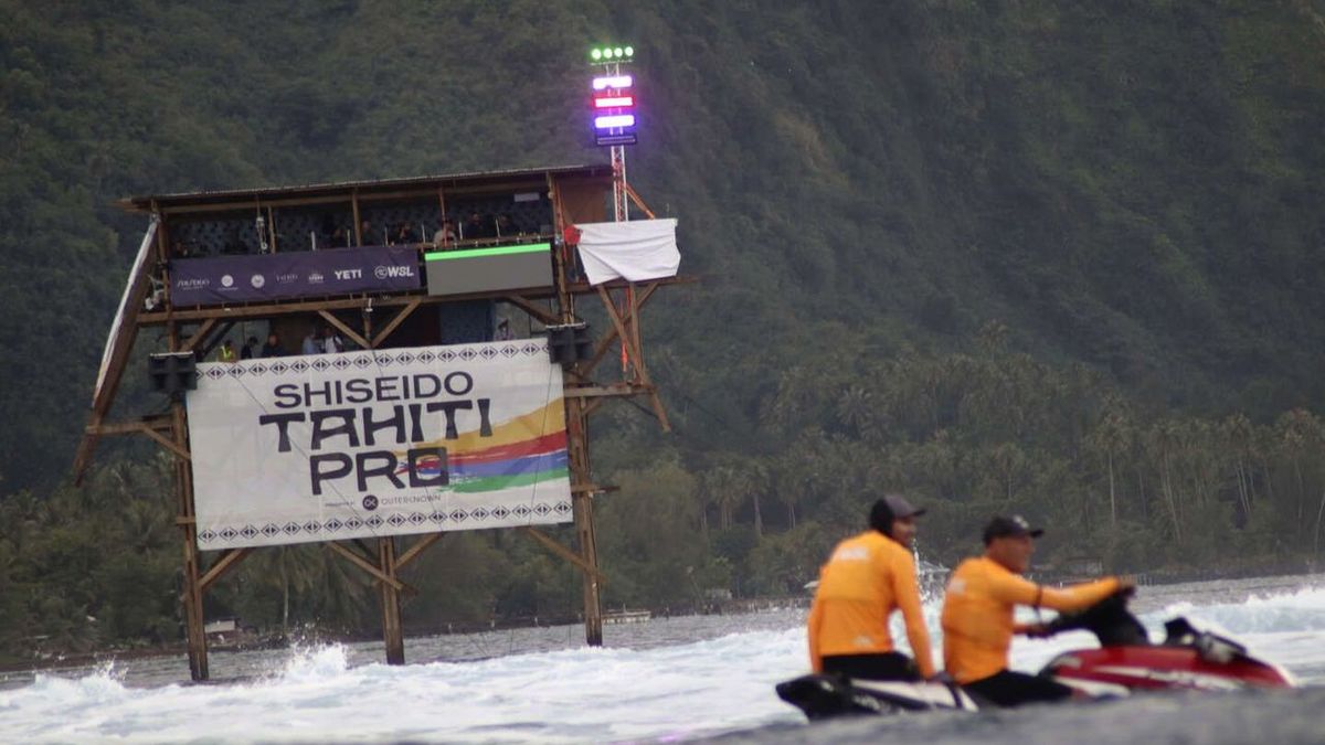 Ausencia de estudio ambiental para el proyecto de la torre de jueces en Tahití como preparación para las competiciones de surf