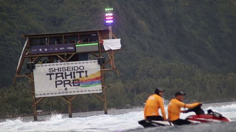 Ausencia de estudio ambiental para el proyecto de la torre de jueces en Tahití como preparación para las competiciones de surf
