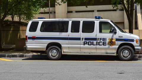 Adolescent de 14 ans aux États-Unis assassine sa soeur ainée suite à une querelle sur les présents de Noël.