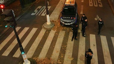 Información revelada sobre Armand R., sospechoso tras el incidente cerca de la Torre Eiffel y actualmente en prisión preventiva