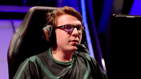 Eika, professionnel de "League of Legends", révèle son homosexualité et condamne l'homophobie dans l'e-sport.