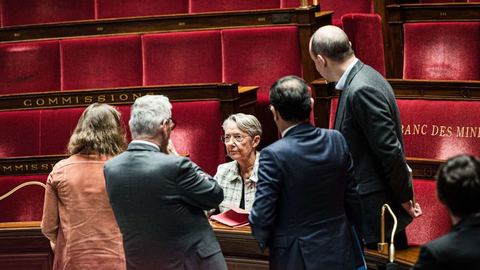 Elisabeth Borne admite que algunas disposiciones del texto le parecen inconstitucionales