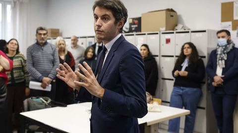 Gabriel Attal anuncia la contratación de nuevos docentes de secundaria y preparatoria para el inicio del año escolar
