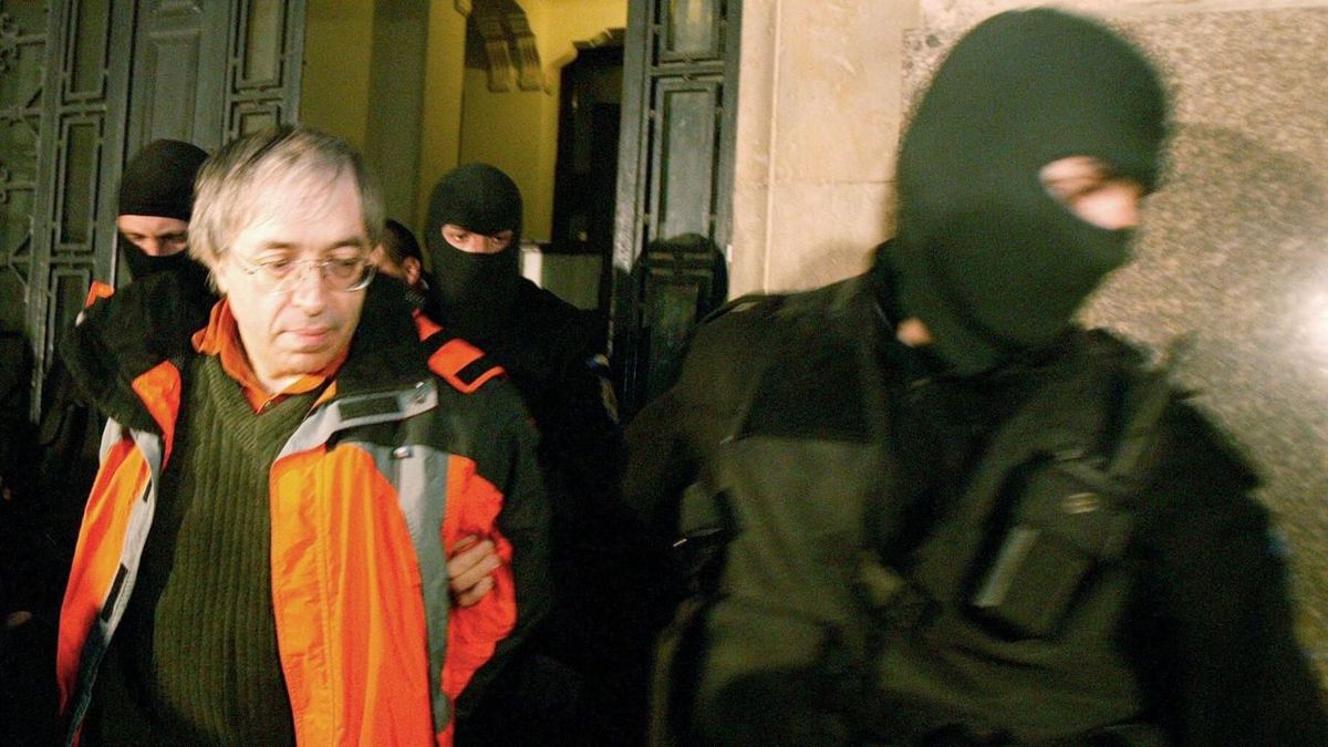 Gregorian Bivolaru, leader of a yogic sect, indicted and imprisoned on suspicion of rape