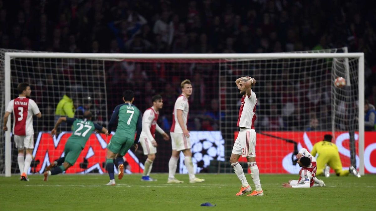 L'Ajax Amsterdam, ex-lumière du football aux Pays-Bas, cherche à échapper à la débâcle.