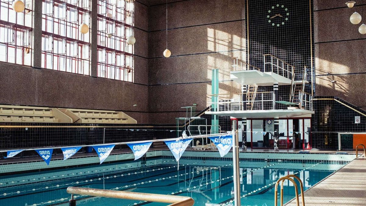 La alarmante crisis de las piscinas en Francia: un tema importante para la promoción del deporte como causa nacional