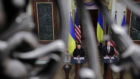 El senador estadounidense Joe Manchin se muestra “optimista” sobre un acuerdo para una nueva ayuda financiera a Kiev