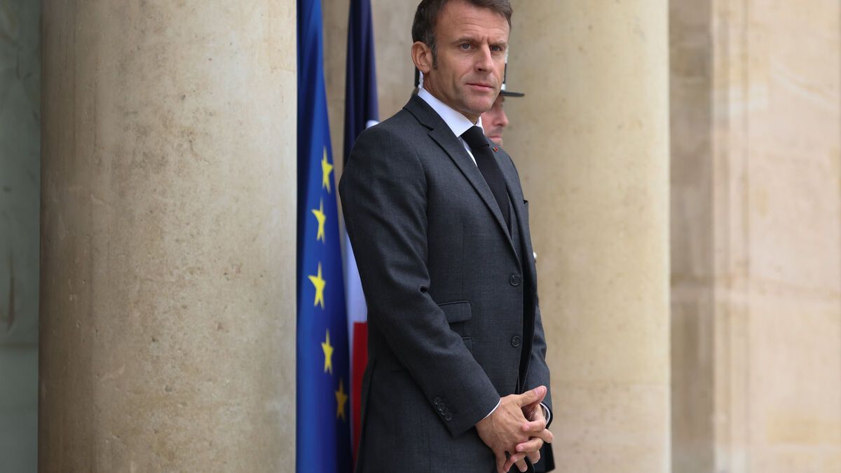 Macron critique la "dissolution des esprits" en français lors d'une réunion du Conseil des ministres sur la loi Immigration