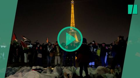 Manifestación ante la Torre Eiffel en solidaridad con los civiles asesinados en Gaza