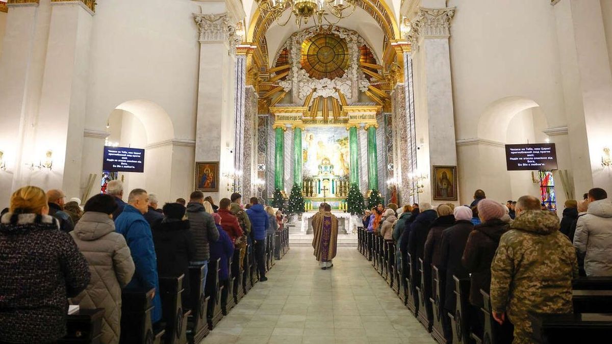 Pour la première fois dans l'histoire, les Ukrainiens célébreront Noël le 25 décembre