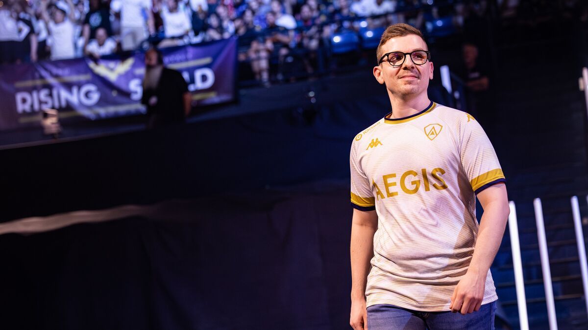 “League of Legends” pro gamer, Eika, declares himself openly homosexual in French