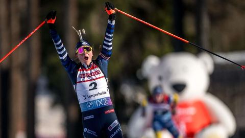 Triplé impressionnant pour Justine Braisaz-Bouchet au Biathlon : elle décroche la mass-start à Lenzerheide.