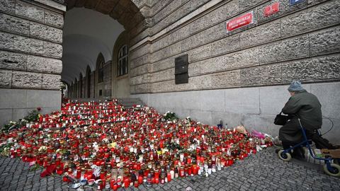 Tuerie à l'Université de Prague : la faculté des arts, avec 14 victimes, suspend ses activités jusqu'en février