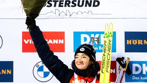 “Un tiro sólido”, revela Lou Jeanmonnot, la nueva humilde estrella del biatlón francés.