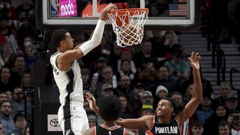 Victor Wembanyama brille tandis que les San Antonio Spurs remportent la victoire à Portland
