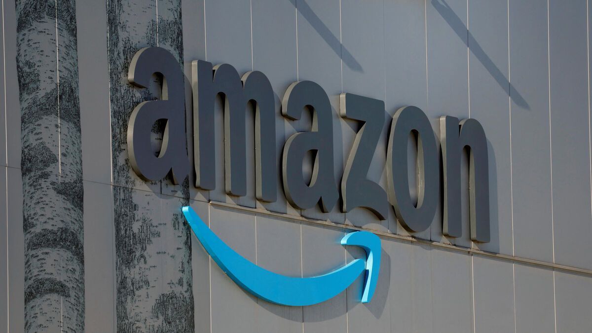 Yvelines : Un livreur d'Amazon surpris en train d'ouvrir les colis de Noël.
