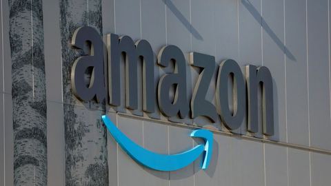 Yvelines: Un repartidor de Amazon fue sorprendido abriendo paquetes navideños.